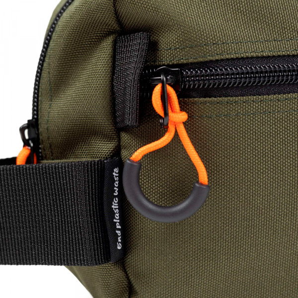 necessario-saco-de-higiene-pessoal-esportivo-reciclado-para-academia