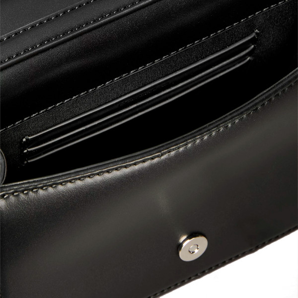 mini-borsa-trapuntata-con-logo-emblema