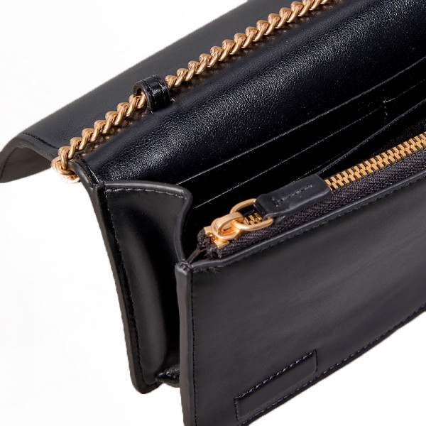 cartera-de-cadena-con-monograma