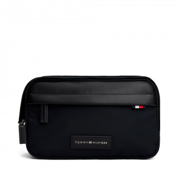 trousse-de-toilette-avec-ecusson-logo-en-metal