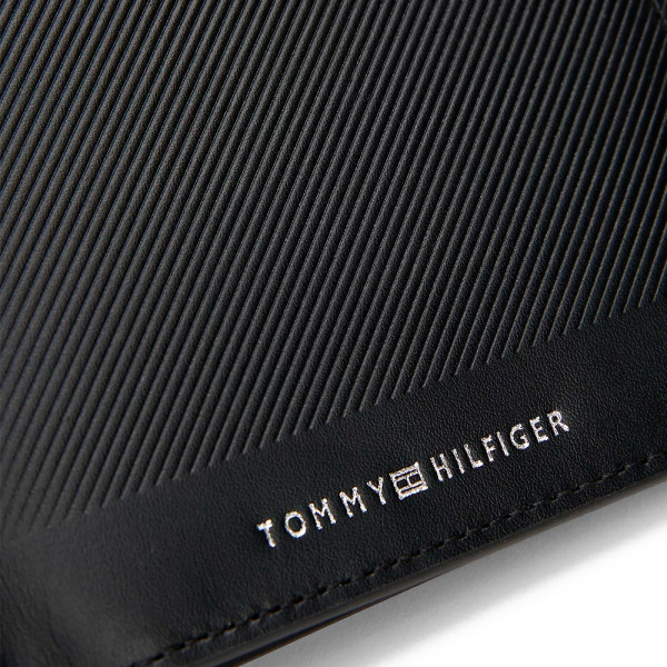 leather-bifold-wallet-with-logo