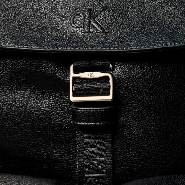 cargo-rucksack-mit-deckelklappe