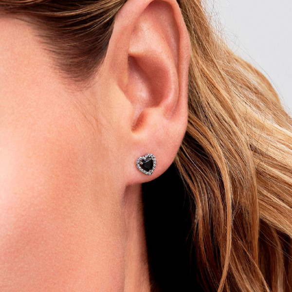 boucles-d-oreilles-puces-en-forme-de-coeur-en-relief