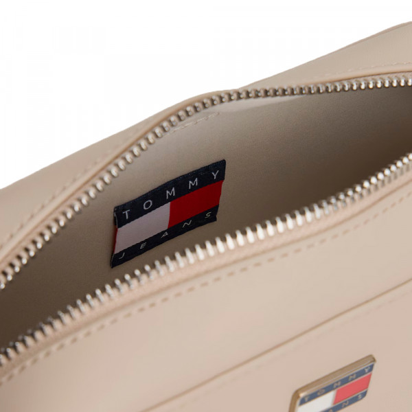 sac-bandouliere-essentiel-avec-logo-en-metal