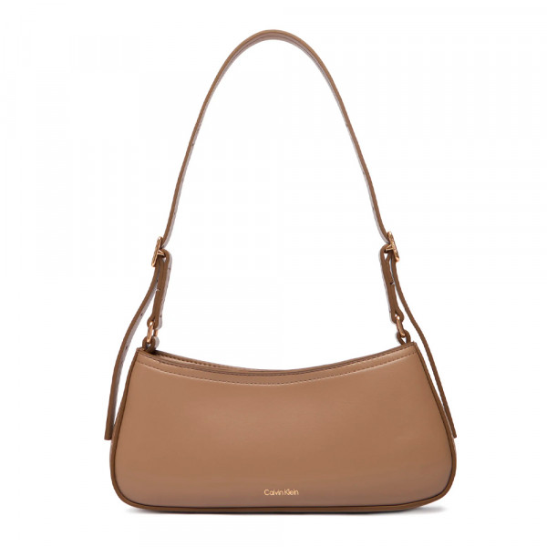 bolsa-de-ombro-com-detalhes-em-monograma