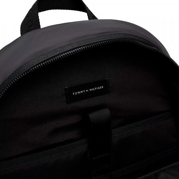 sac-a-dos-en-toile-avec-ecusson-logo