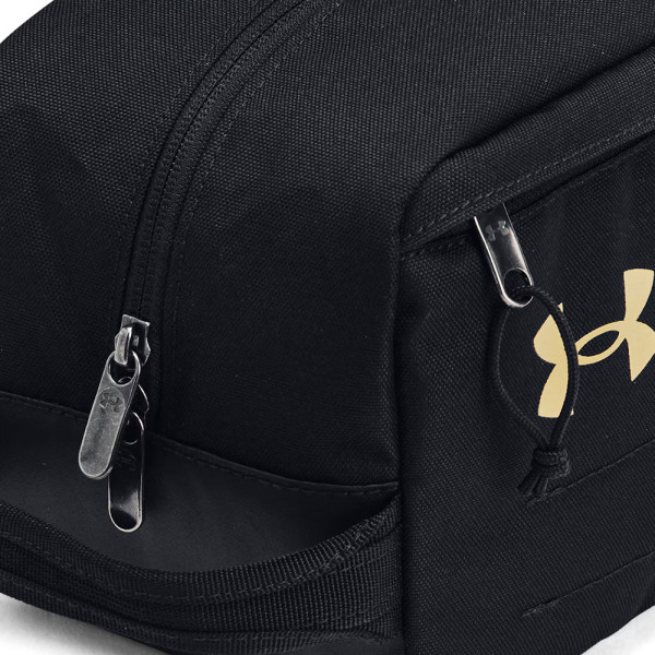 la-borsa-da-toelettatura-contiene-il-kit-da-viaggio