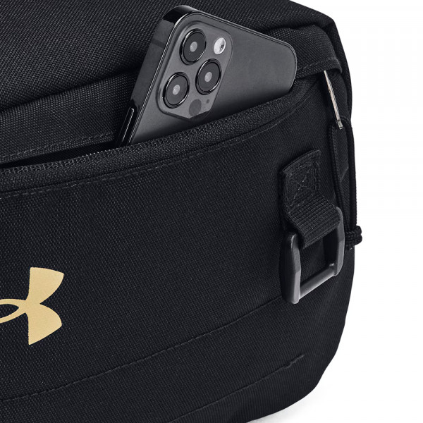 la-borsa-da-toelettatura-contiene-il-kit-da-viaggio