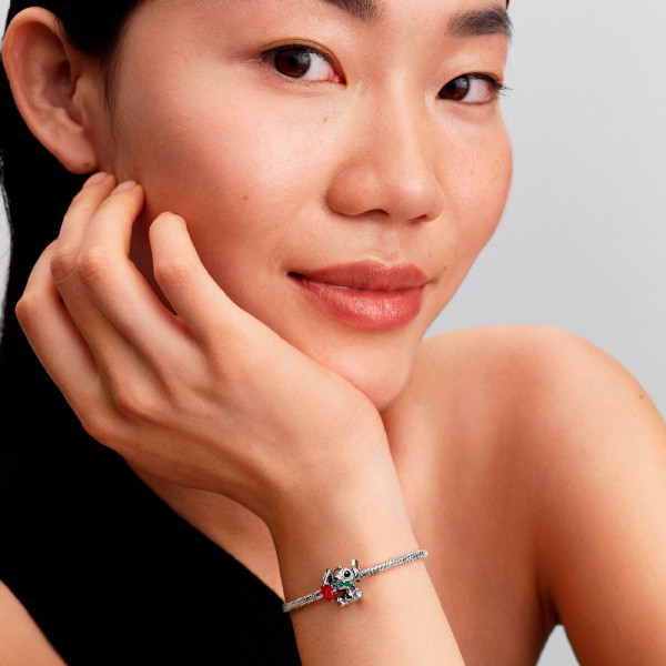 ciondolo-disney-stitch-con-rosa-in-vetro-di-murano-794378c01