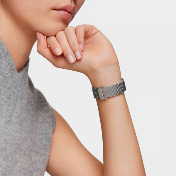 analoge-uhr-mit-stahlarmband-und-aluminiumgehause-in-ipg-goldfarbe-tous-s-mesh-mirror