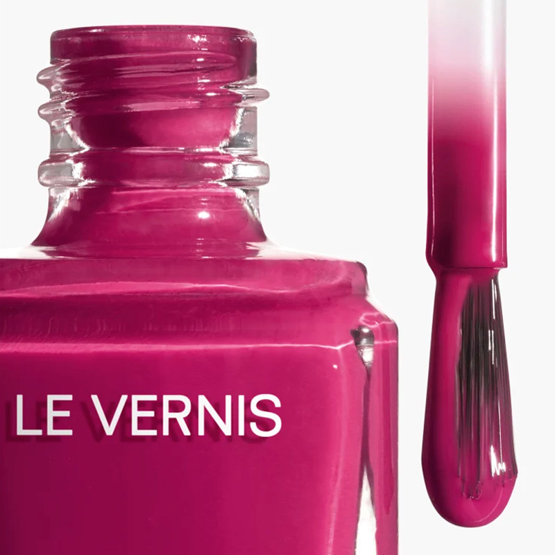 le-vernis-colore-e-brillantezza-a-lunga-durata