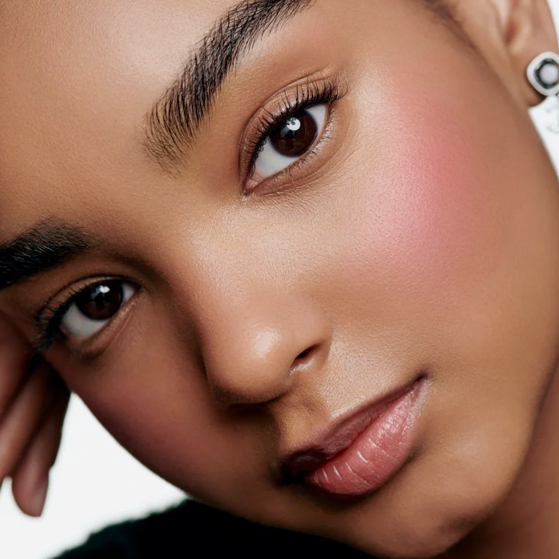 rouge-noir-confidence-oogschaduw-en-blush