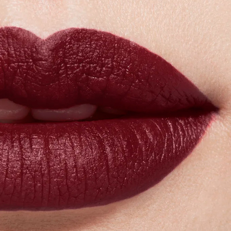 rouge-allure-velvet-rouge-noir-le-rouge-a-levres-velours-lumineux