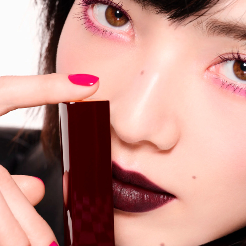 rouge-allure-velvet-rouge-noir-der-leuchtende-samt-lippenstift