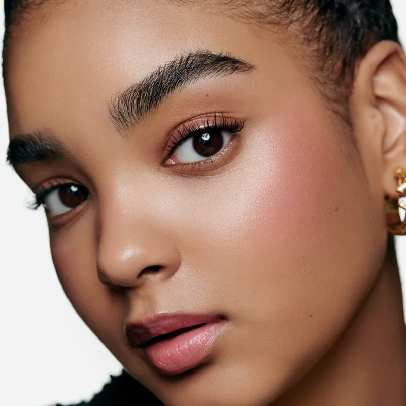 baume-essentiel-rouge-noir-multipurpose-illuminating-stick