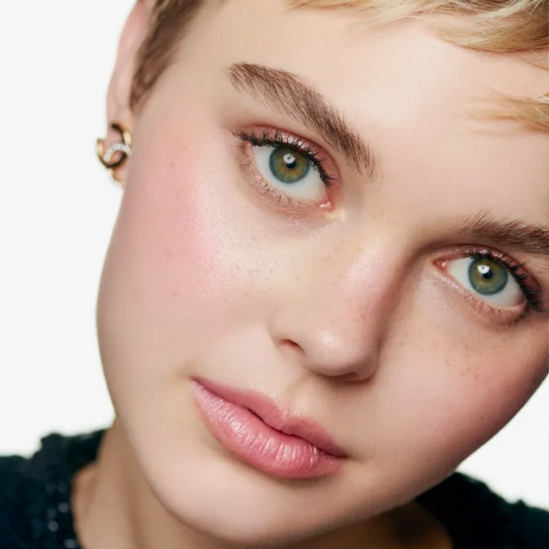 baume-essentiel-rouge-noir-stick-illuminante-multiuso