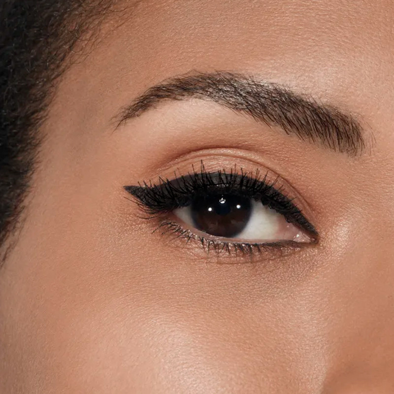 le-liner-de-chanel-eyeliner-zeer-nauwkeurige-duurzame-en-waterdichte-vloeistof