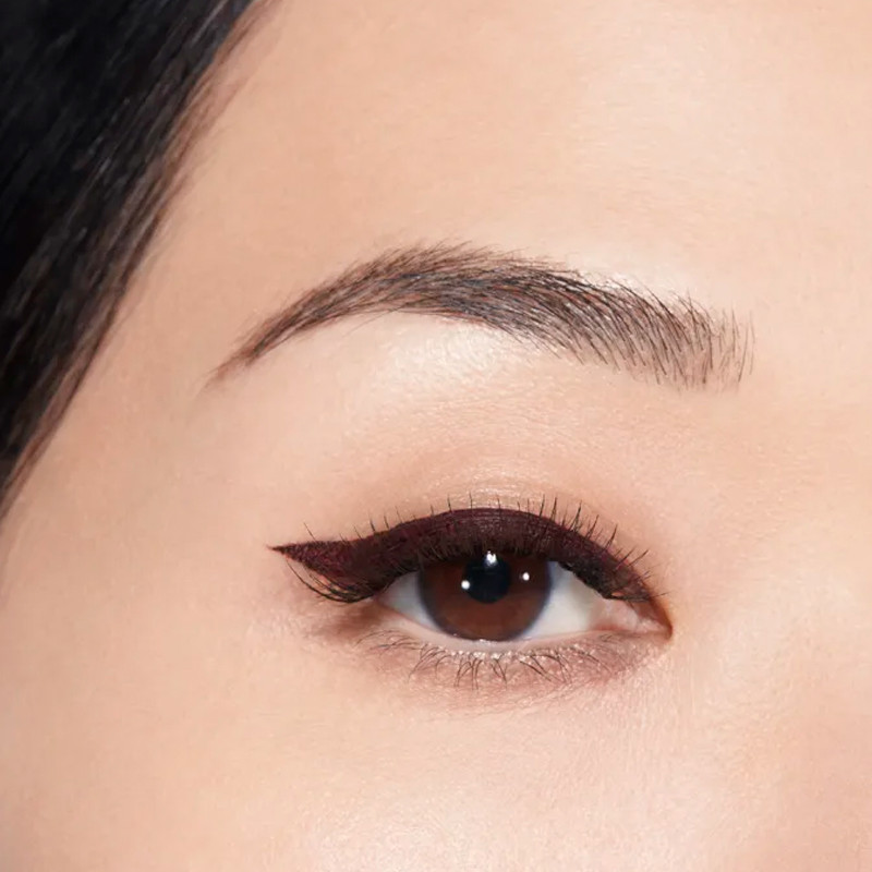 le-liner-de-chanel-eyeliner-hochprazise-langlebige-und-wasserfeste-flussigkeit