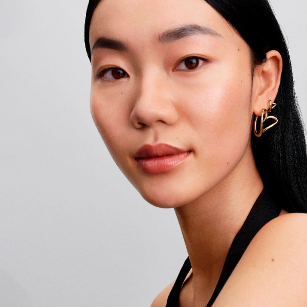 pendientes-de-aro-corazon-pequeno-forma-organica-264359c00