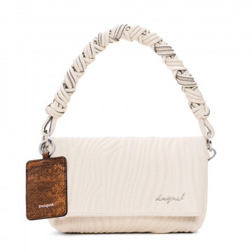 mittelgrosse-tasche-mit-gravuren