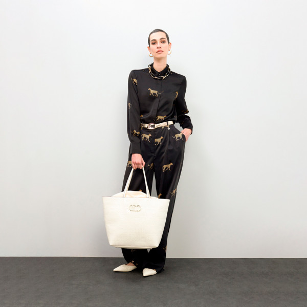 borsa-shopper-destrutturata-con-cuciture-monogramma