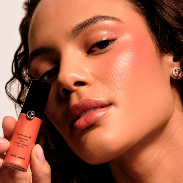 luminous-silk-cheek-tint-shine-flytande-rouge