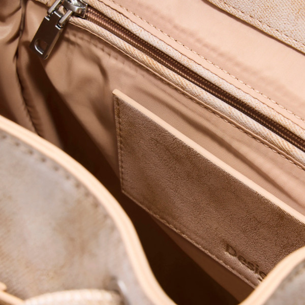 kleiner-bestickter-rucksack