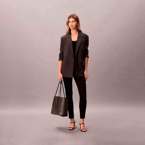 tragetasche-mit-gefuttertem-logo-und-innentasche