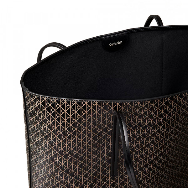 tragetasche-mit-gefuttertem-logo-und-innentasche