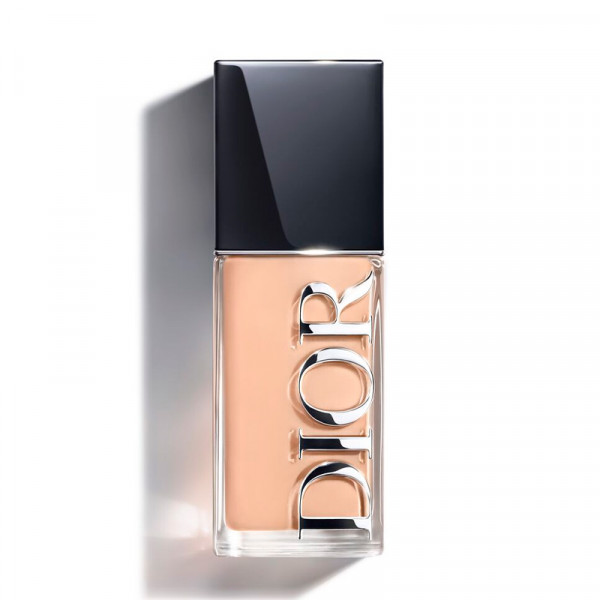 dior-forever-skin-glow-luminous-foundation-holder-i-24-timer-hydrering-i-48-timer-tredobbeltvirkende-behandling-spf-25