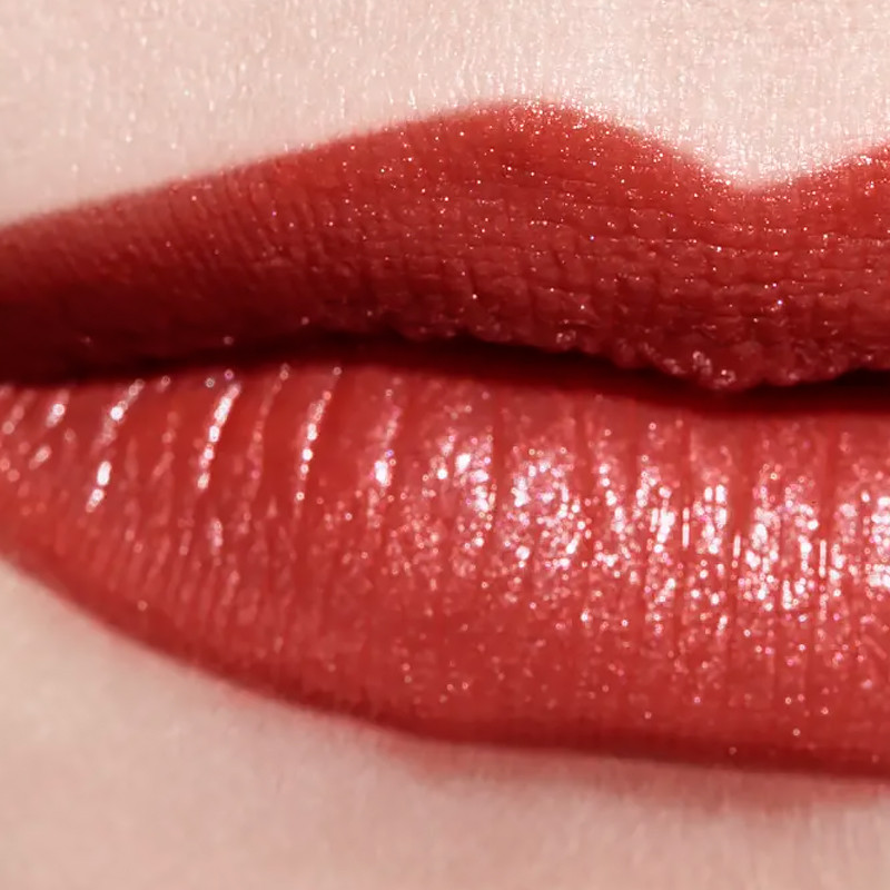 rouge-coco-long-lasting-satin-lipstick-moisturizing-and-smoothing-treatment