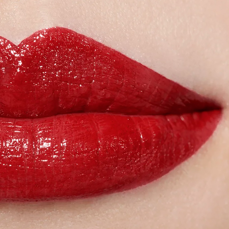 rouge-coco-long-lasting-satin-lipstick-moisturizing-and-smoothing-treatment