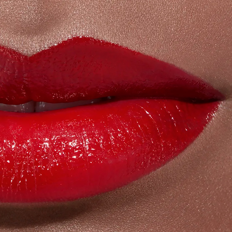 rouge-coco-long-lasting-satin-lipstick-moisturizing-and-smoothing-treatment