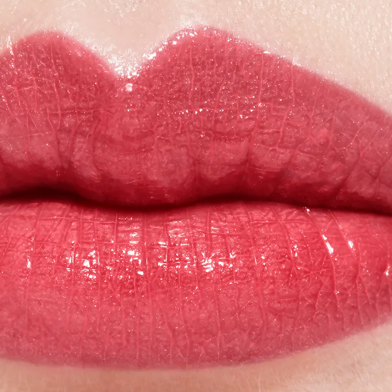 rouge-coco-long-lasting-satin-lipstick-moisturizing-and-smoothing-treatment