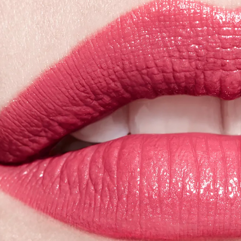 rouge-coco-long-lasting-satin-lipstick-moisturizing-and-smoothing-treatment