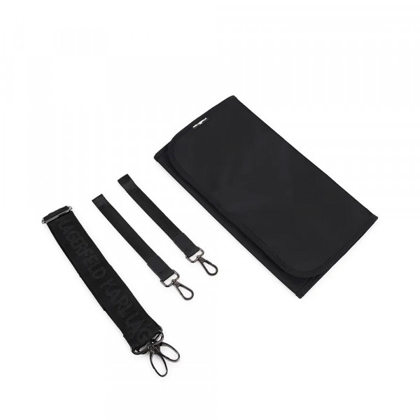 wickeltasche-mit-markenaufdruck