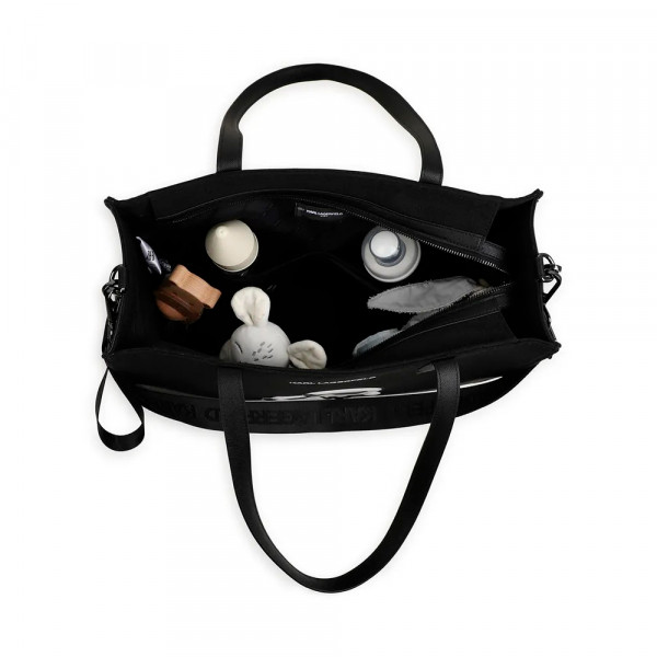 bolsa-para-troca-de-fraldas-com-estampa-da-marca