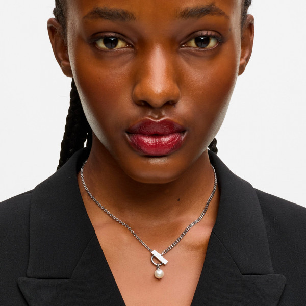 necklace-with-pearl-pendant