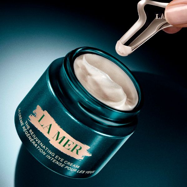 la-creme-de-nuit-rajeunissante-pour-les-yeux-traitement-de-micro-precision-du-contour-des-yeux