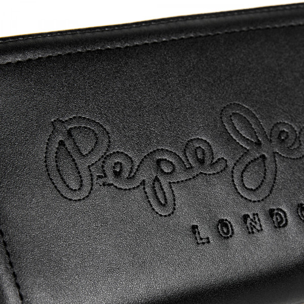 wallet-with-zip-closure