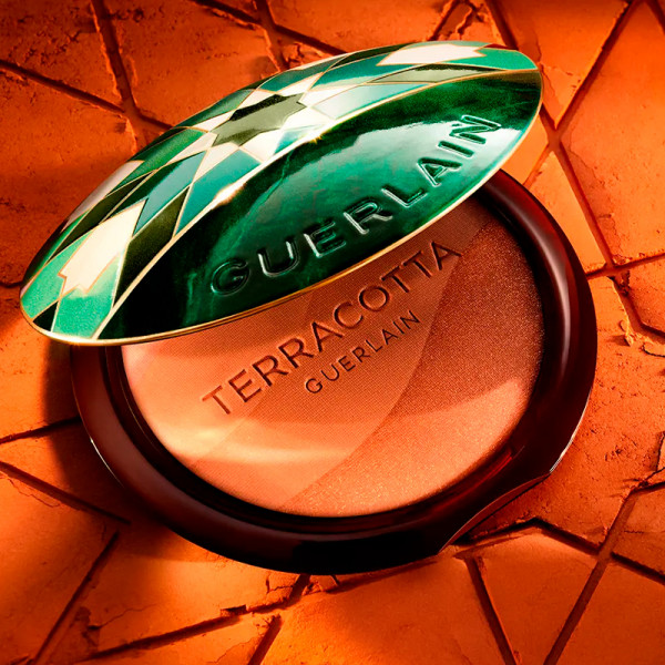 terracota-light-los-polvos-iluminadores-efecto-buena-cara-natural-96-de-ingredientes-de-origen-natural