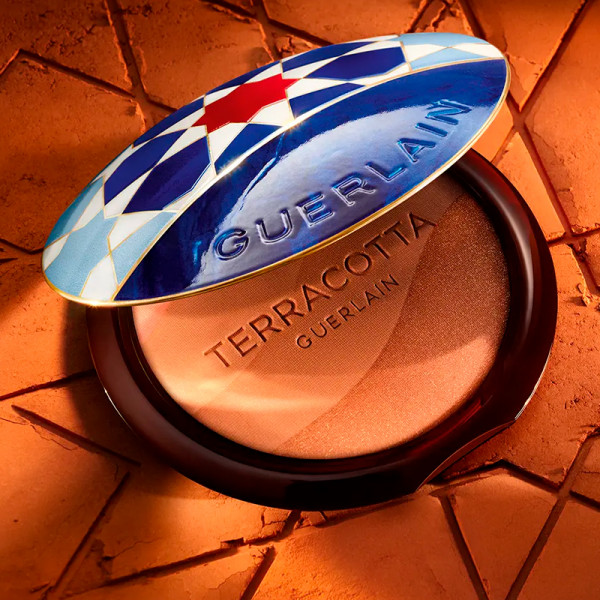 terracota-light-los-polvos-iluminadores-efecto-buena-cara-natural-96-de-ingredientes-de-origen-natural