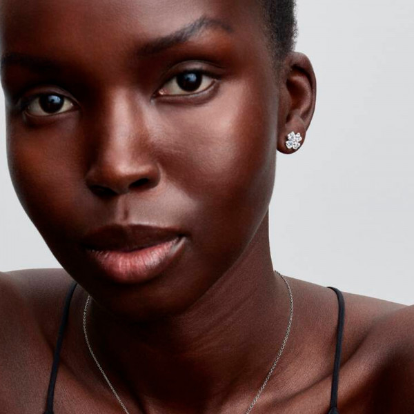 sparkling-lucky-clover-stud-earrings-294500c01