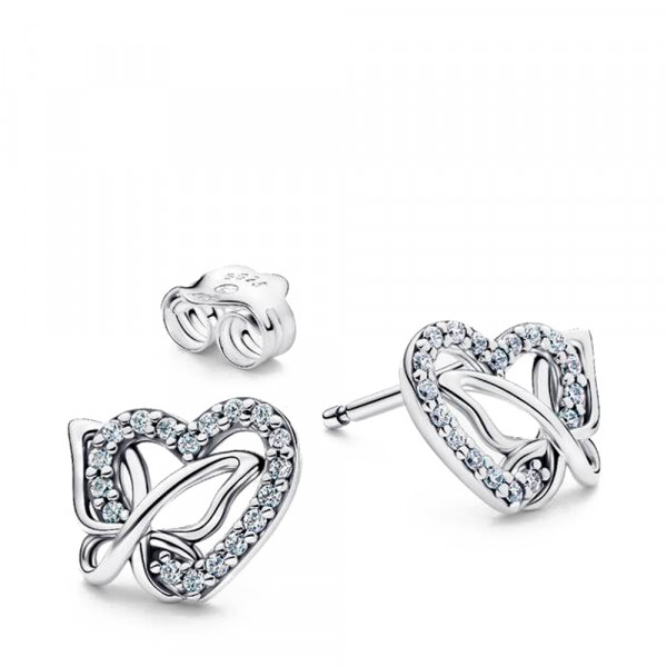 pendientes-de-boton-con-corazon-y-mariposa-entrelazados-294476c01