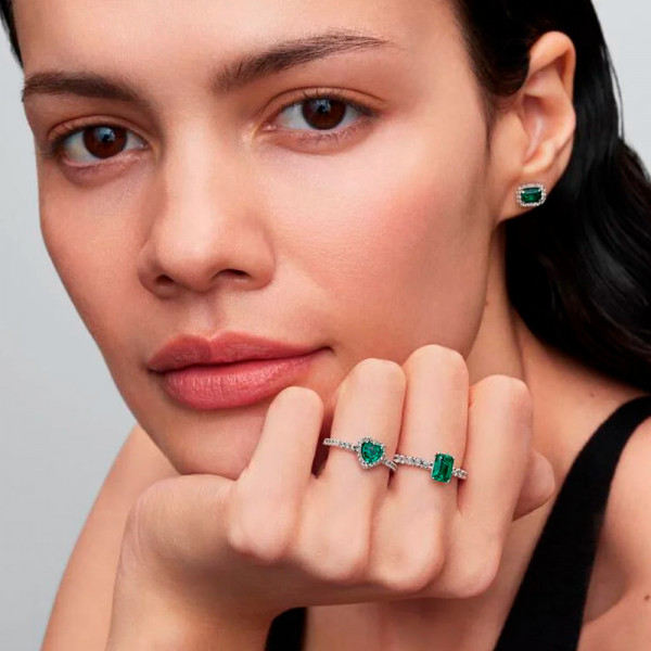 shiny-rectangular-earrings-294501c01