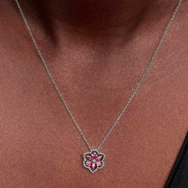 collana-con-ciondolo-a-forma-di-fiore-di-erbario-rosa-acceso-394576c01