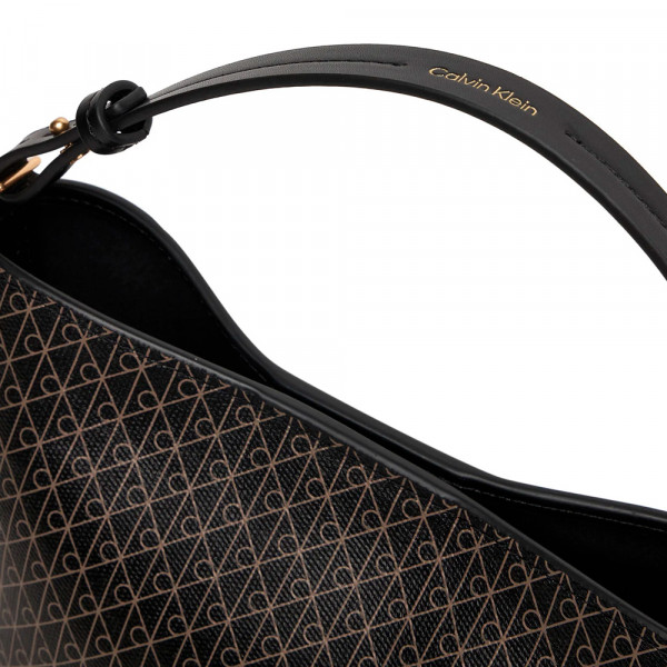 bolso-saco-con-logo-emblematico-en-todo-el-articulo