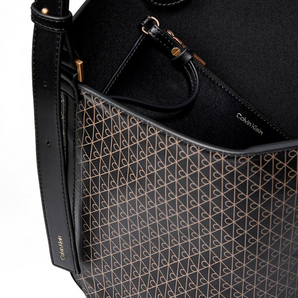 borsa-a-secchiello-con-logo-iconico-su-tutta-la-superficie