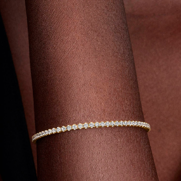 sparkling-tennis-bracelet-with-level-setting-563927c01
