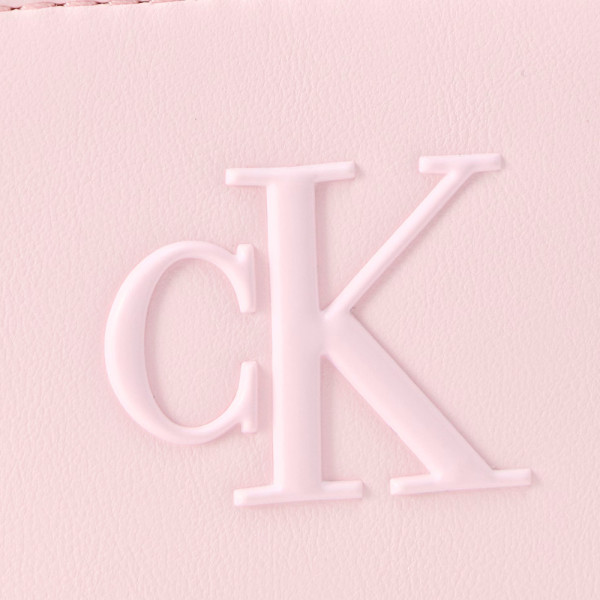 geldborse-mit-reissverschluss-und-monogramm